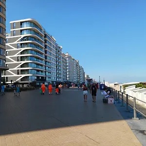  Appartement Betsy Met Direct Zeezicht